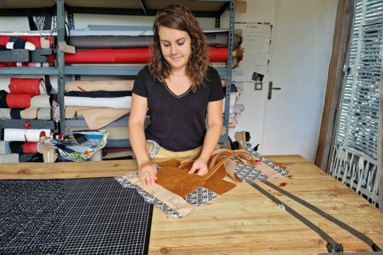 Lire la suite à propos de l’article Acheter moins mais mieux : construire une garde-robe d’accessoires durable